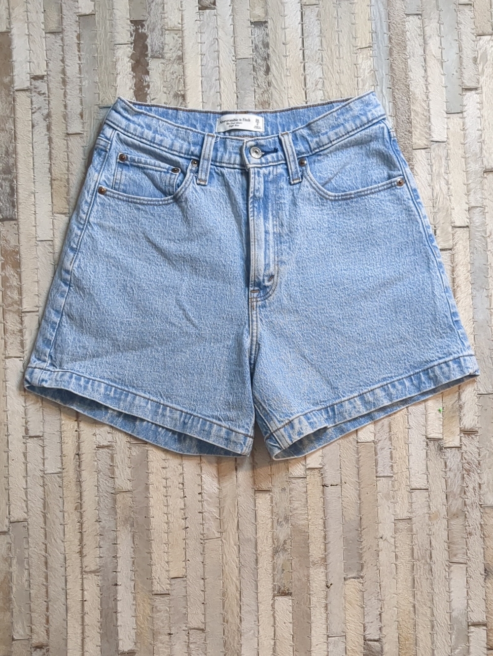 Abercrombie & Fitch Women's 26/2 The Dad Short High Rise Curve Love Denim Shorts